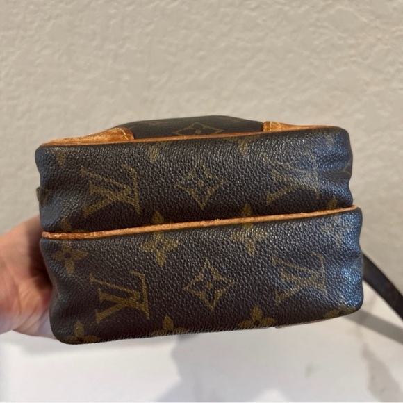 Louis Vuitton Amazon Brown
Monogram Crossbody Bag - Picture 8 of 11